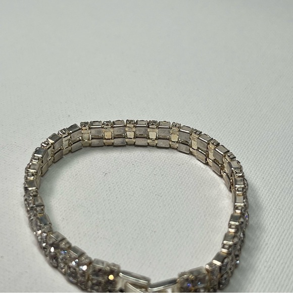 VINTAGE Silver Tone Double Row Tennis Bracelet w/ Clear Rhinestones - Picture 4 of 9